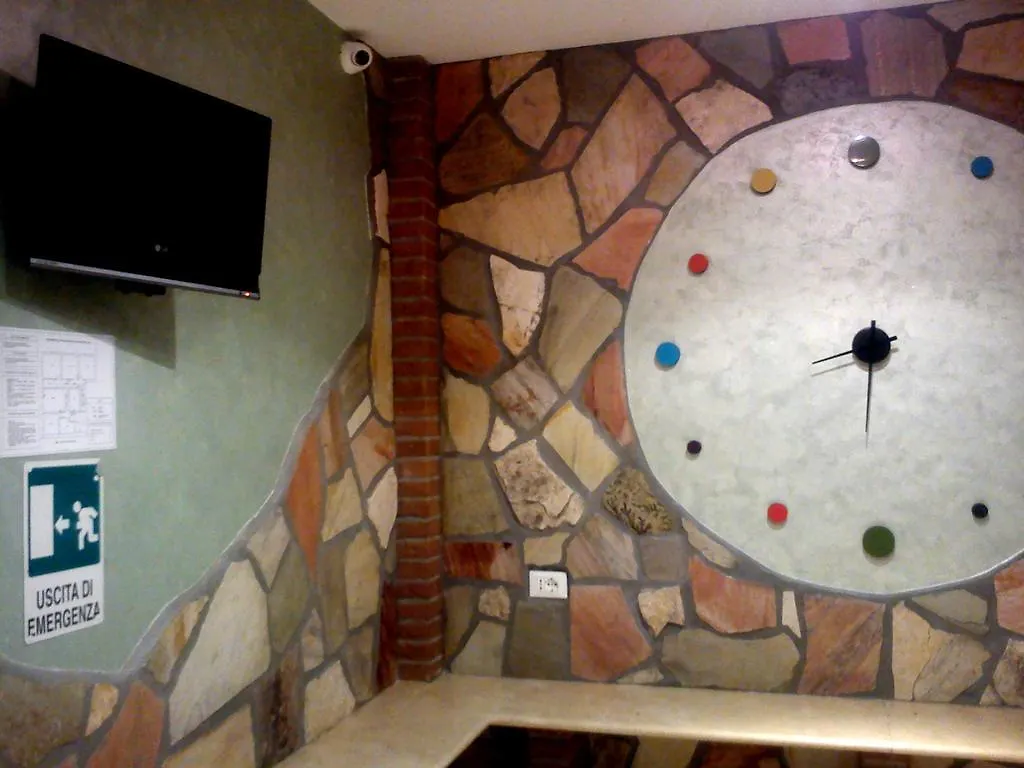 Youth Meeting Home Florencie Hostel